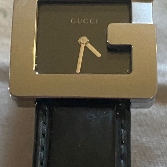 Watch fits up to 8-8-1/2 inc wrist - Picture 1 of 4